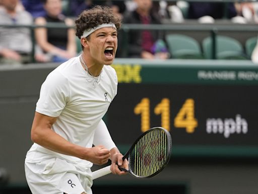 Ben Shelton wins another 5-setter to match Dad at Wimbledon: 'We're back, Big Dog!'