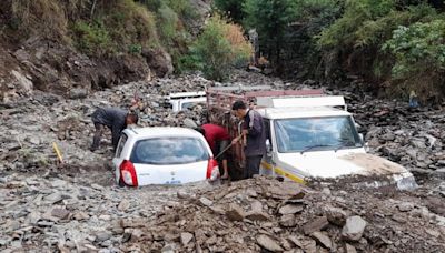 Rain triggers flashfloods in rivulets in Shimla, vehicles stuck in debris