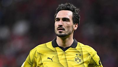 Hummels grows impatient as Roma are unable to sell Smalling