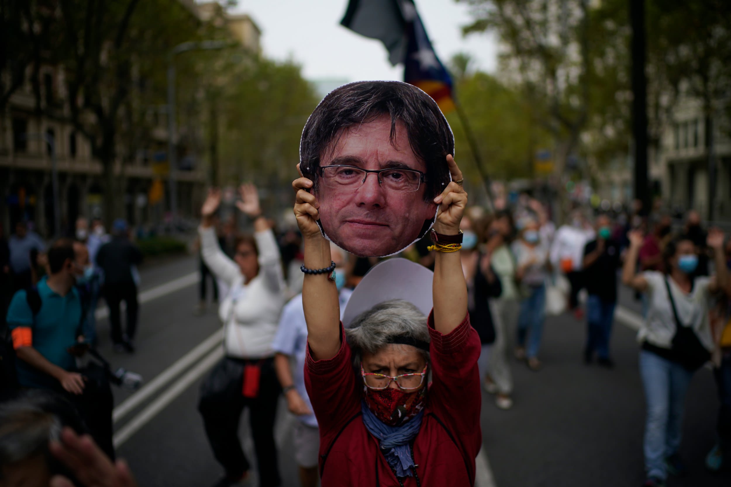 In France, Puigdemont rallies separatists ahead of Catalan vote