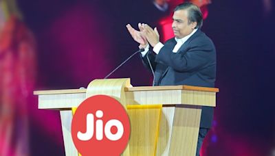 Mukesh Ambani’s big announcement for Jio users! 2.5GB data, unlimited calling, free Jio TV, Jio Cinema, Jio Cloud subscription for just Rs…