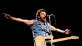 El clásico que Bruce Springsteen compuso enojado con su representante porque le “faltaba un hit” y la joven actriz que participó del video