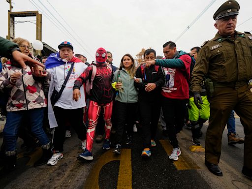Mamá chilena camina 1.300 kilómetros para ayudar a su hijo con una grave enfermedad