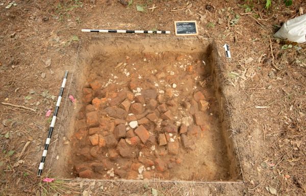 Colonial Williamsburg archaeologist uncovers Revolutionary War barracks