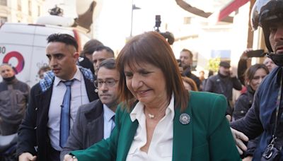 Patricia Bullrich dijo que el PRO debe decidir si es oficialista u opositor y marcó que hay 200 del funcionarios de ese partido en el Gobierno