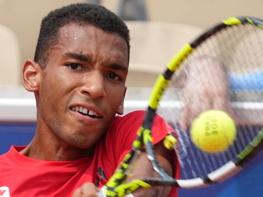 Montreal's Felix Auger-Aliassime defeats Medvedev to reach quarter-finals in Paris