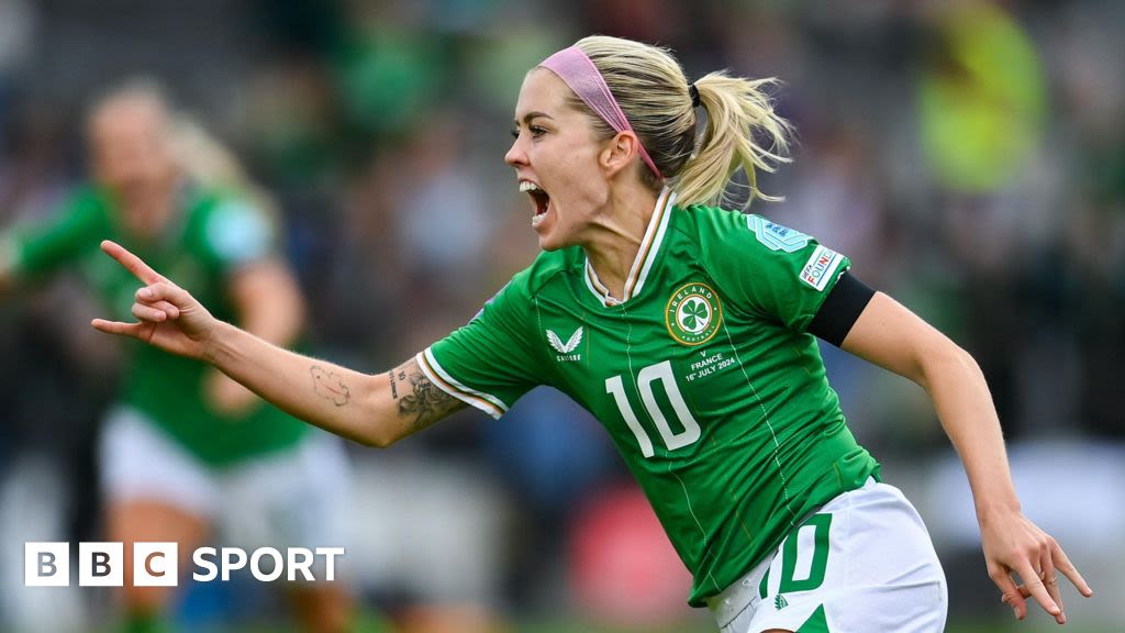 Republic of Ireland: Denise O'Sullivan extends Carolina Courage stay with two-year deal