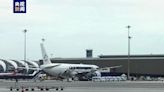 新航客機因惡劣天氣緊急降落曼谷機場 據報至少1死30傷 - RTHK