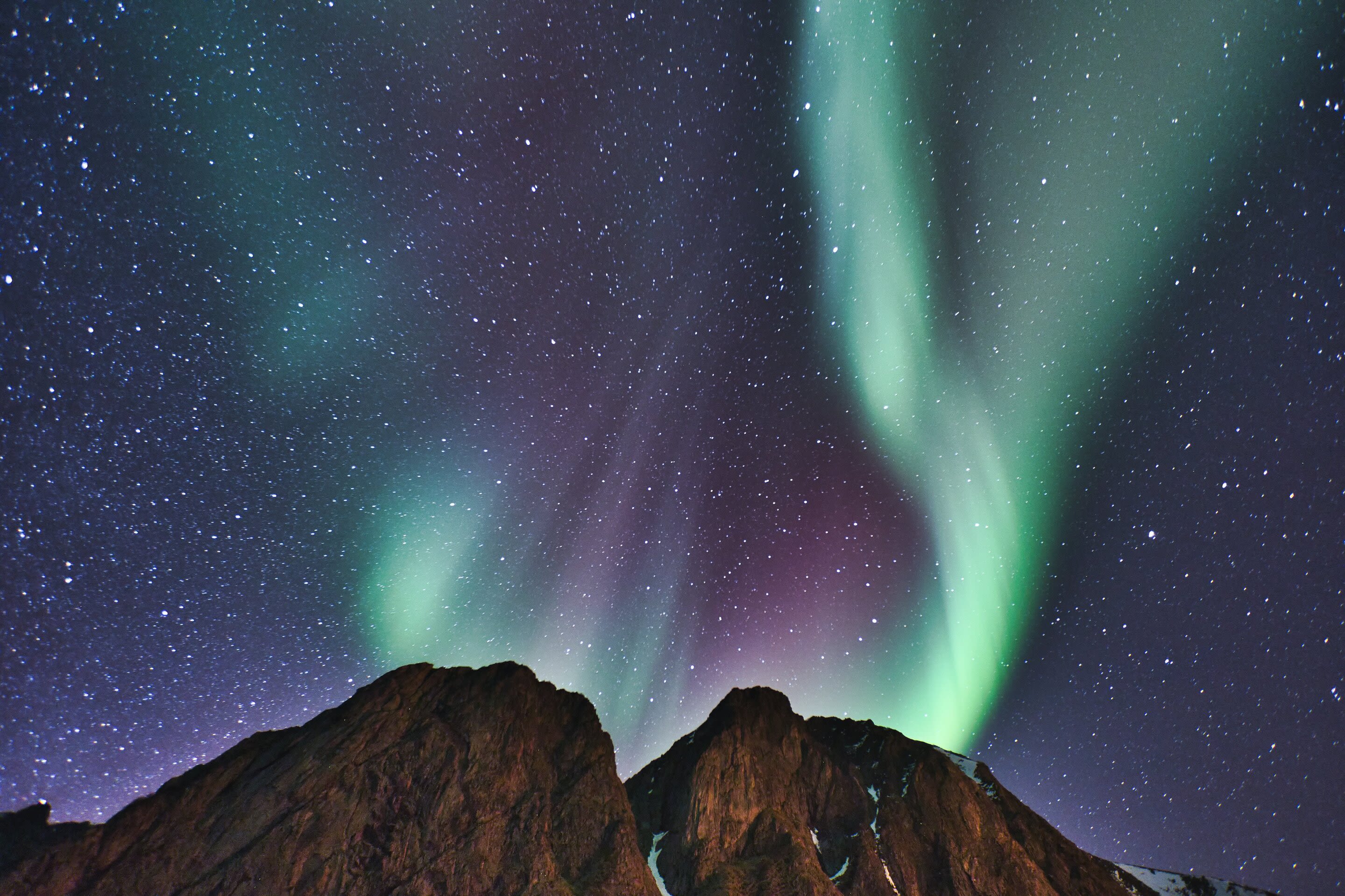 What causes the different colors of the aurora? An expert explains the electric rainbow