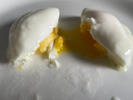 Microwave-Poached Eggs in 60 Seconds With This Delicious Breakfast Hack