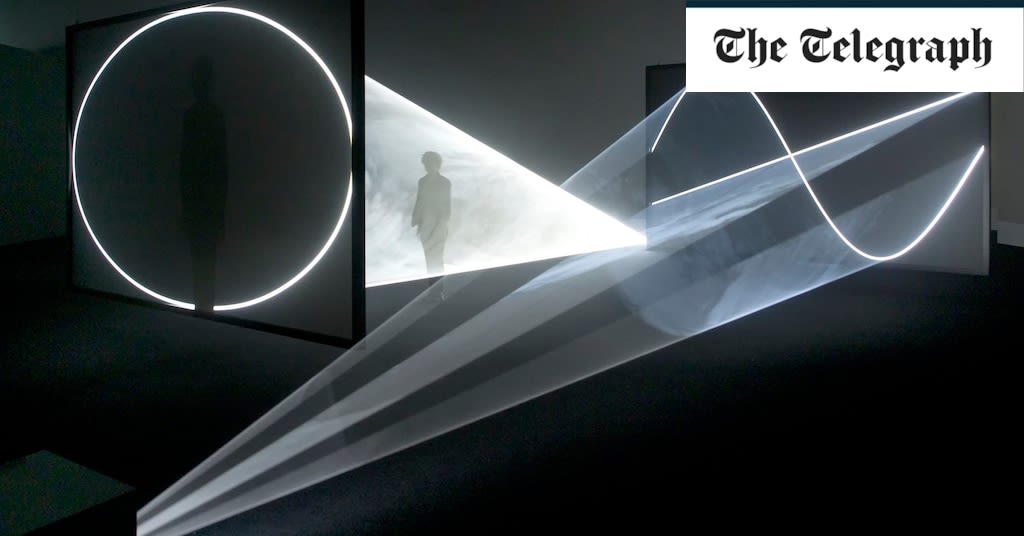 Anthony McCall: Spectral illusions that emanate a mesmerising, otherworldly beauty