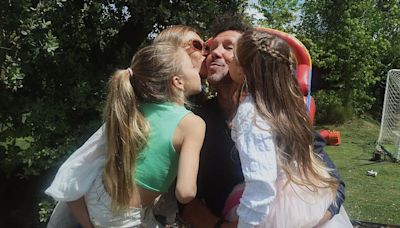 Las hijas de Simeone, su mejor apoyo mientras se recupera tras pasar por el quirófano