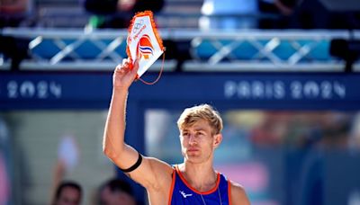 Crowd boos convicted child rapist Steven van de Velde at Olympic beach volleyball