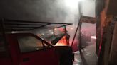 Choca camioneta contra señalética luego de incendiarse en la colonia Vicente Guerrero de Torreón