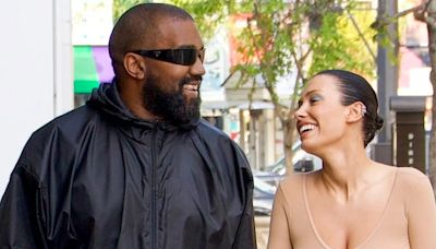 Bianca Censori, la esposa de Kanye West, volvió a lucir semidesnuda en las calles de Los Ángeles