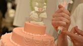 London Subway Bans Ad for ‘Tony n’ Tina’s Wedding’ Over ‘Unhealthy’ Wedding Cake Photo