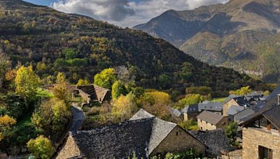 El pueblo aislado con dos templos que son Patrimonio de la Humanidad y preciosas rutas de senderismo