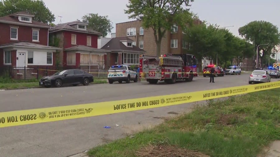 2 killed, 3 children critical in Chicago shooting