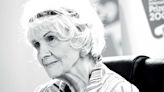 Muere Alice Munro (1931-2024), la campeona del cuento breve