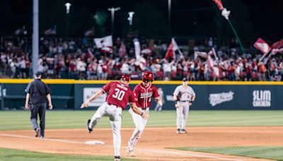 Arkansas baseball bounces back, sweeps Texas Tech in midweek series