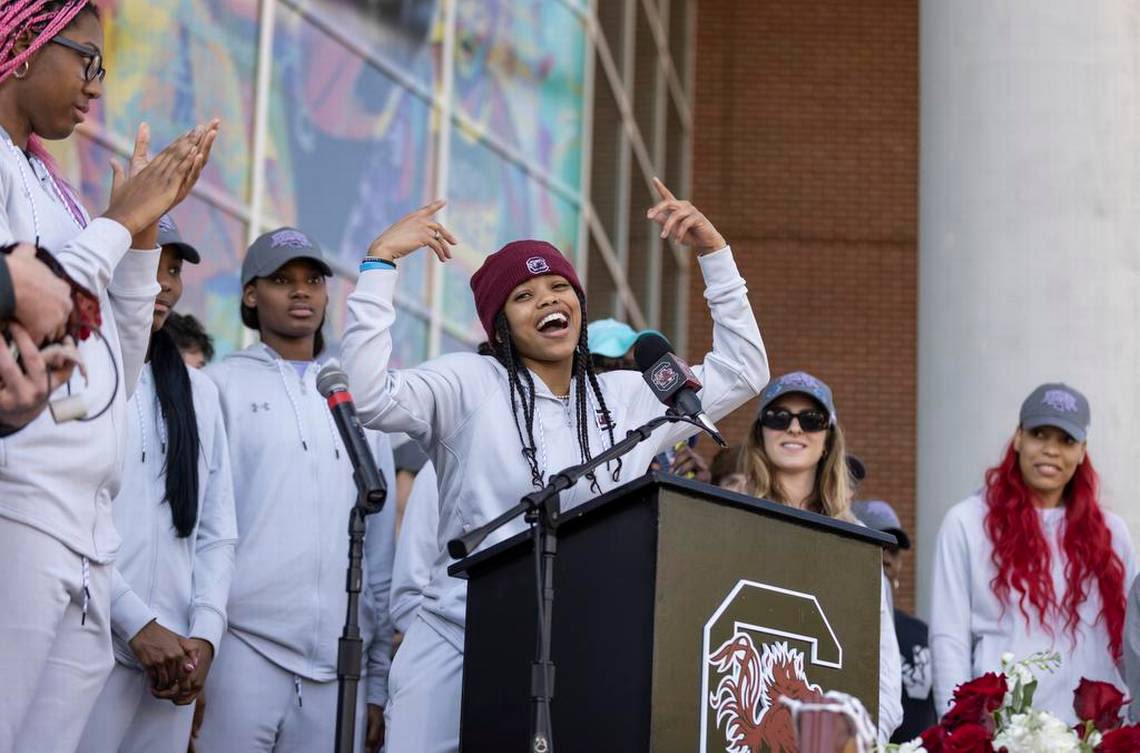 Former Gamecock Destanni Henderson back in the WNBA after being waived