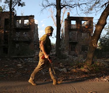 Russia seizes town amid wave of front-line advances