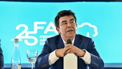 Pese al procesamiento por abuso sexual, Fernando Espinoza fue reelegido al frente de la Federación Argentina de Municipios