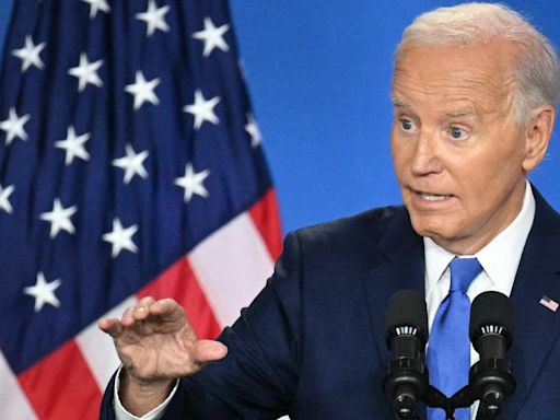 Democrats keep piling on as Biden stands firm