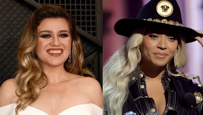 Kelly Clarkson Confused by Beyoncé’s CMA Awards Snub: “I Feel Like Those Songs Were Everywhere”