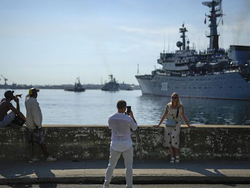 In a show of growing ties, Russian warships have made a new visit to Cuban waters