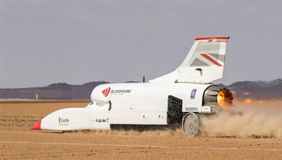 El mundo, atento a las pruebas del coche supersónico: la inédita velocidad que va a alcanzar con su cohete