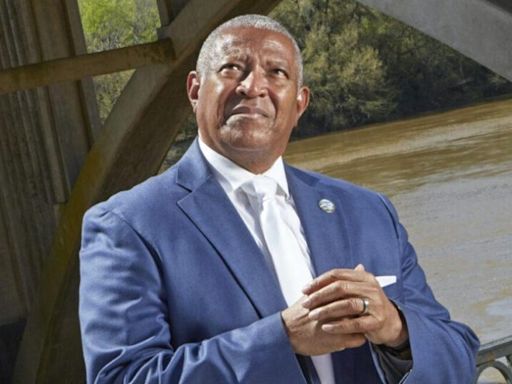 Alabama mayor suspends police chief over school violence, 'Freaknik-style parties'