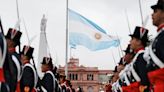 Histórico cambio de guardia de los regimientos Granaderos, Patricios e Iriarte en Plaza de Mayo: color y emoción de un acto inédito