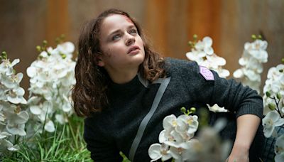 Joey King Fights Against a Dystopian Society’s Pretty Standards in Trailer for Netflix’s ‘Uglies’