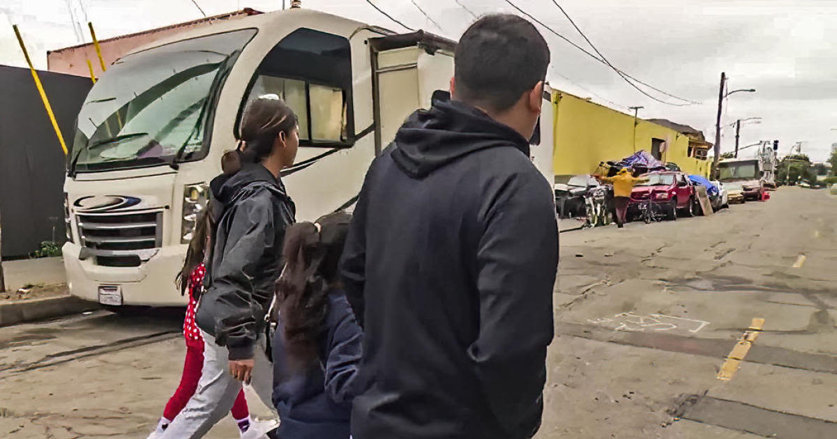 Pedestrians crowded off Oakland sidewalk by growing homeless camp