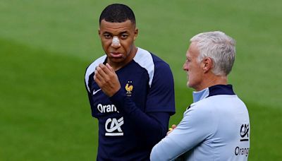 Mbappé entrenó apartado del grupo de Francia