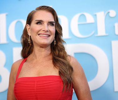 Calças de ganga que Brooke Shields usou no anúncio da Calvin Klein vão ser leiloadas