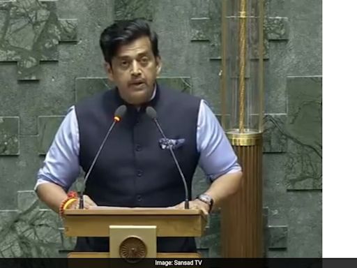 After Ravi Kishan's Oath As MP For 2nd Time, A 'Har Har Mahadev' Chant