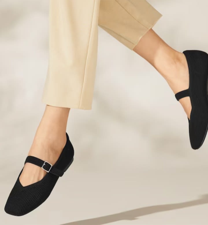 I Have Wide Feet, So I Asked 2 Podiatrists to Help Pick 15 Ache-Free (and Good-Looking) Shoes