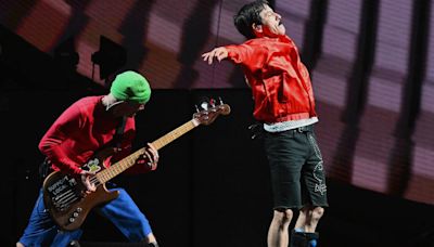 Red Hot Chili Peppers Kick Off North American Tour: See The Setlist | iHeart