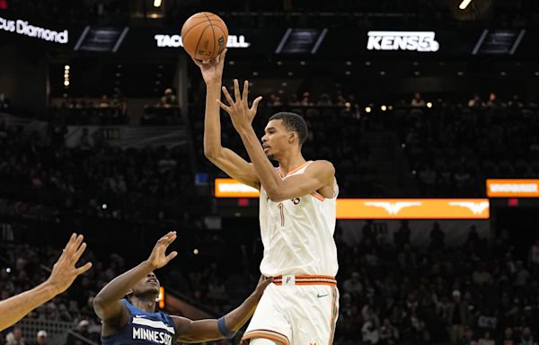 Victor Wembanyama's Alley-Oop To Rudy Gobert Went Viral