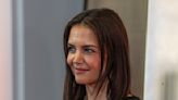 Katie Holmes : visage tuméfié et coquard, elle fait profil bas à New York sous sa casquette