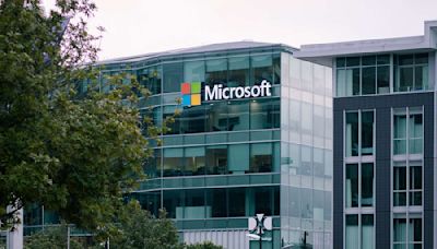 Microsoft obliga a sus empleados en China a usar iPhone: ¿Por qué?