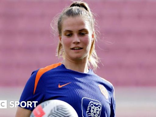 Marit Auee: Brighton sign Dutch defender from FC Twente