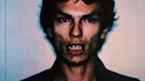 La historia del asesino serial que hizo 'pacto con el diablo' y llegó a Netflix