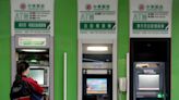 走到哪、刷到哪也領到哪 台灣 ATM 密度、「嗶」支付筆數冠全球