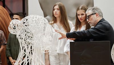 La visita de la princesa Leonor y de la infanta Sofía al taller de Jaume Plensa en Barcelona