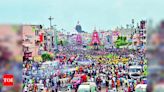 Chariots reach Gundicha temple as lakhs brave heat | Bhubaneswar News - Times of India