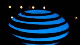 Las acciones de AT&T tocan mínimos de tres décadas por el riesgo de los cables de plomo