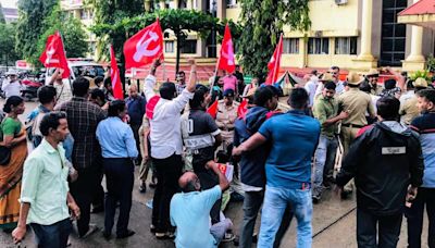 CPI(M) workers protest against MCC Commissioner, urge Karnataka government to relieve him from duty